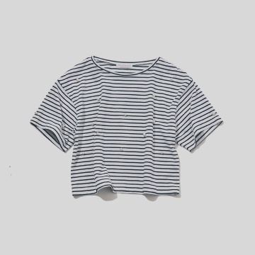 ノードセンス特集の「PARIS MOOD」のスタイリングNo.9のPBDのパールTシャツの置き画像