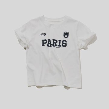 ノードセンス特集の「PARIS MOOD」のスタイリングNo.12のMFMのPARISプリントTシャツの置き画像