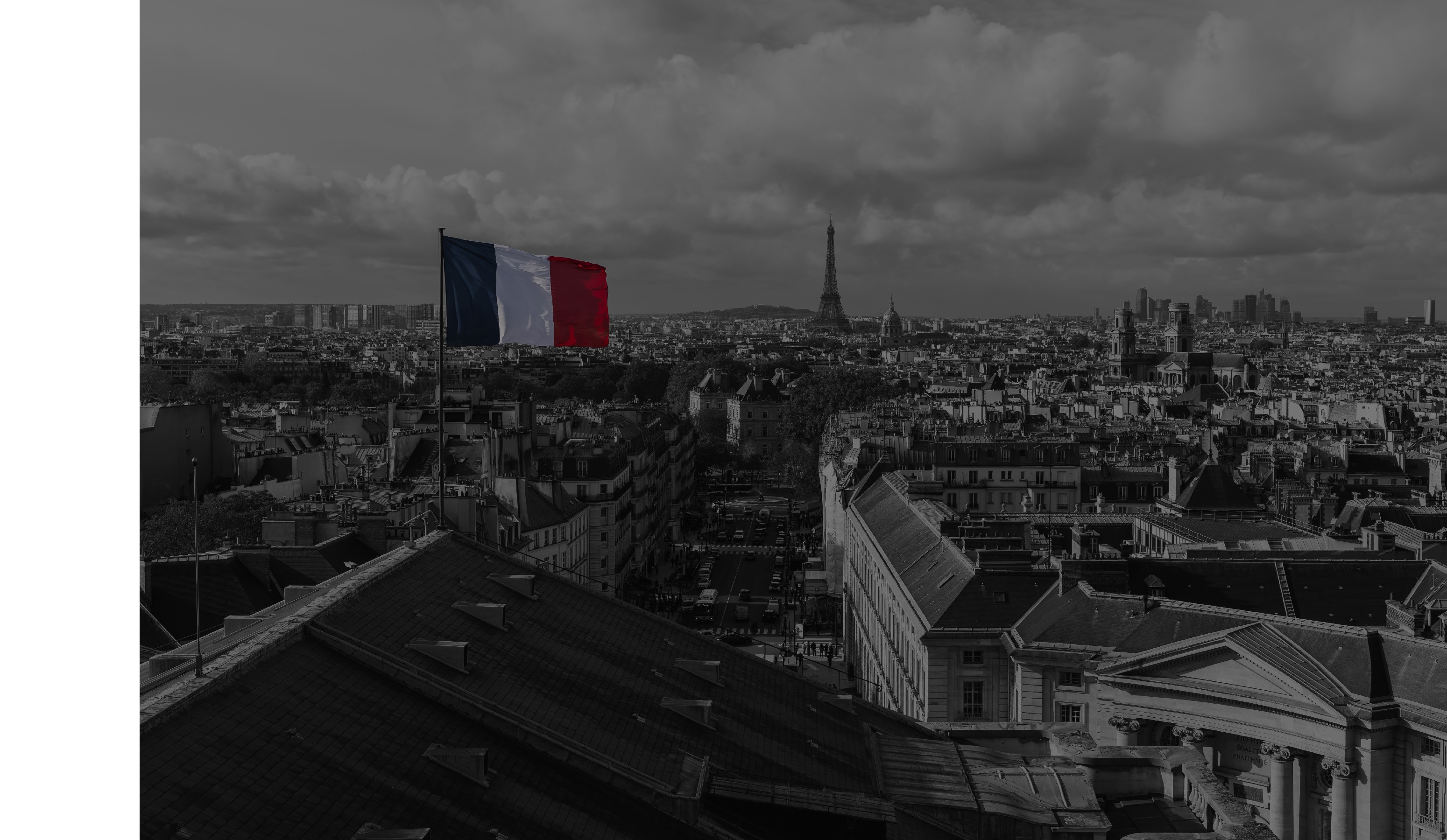 ノードセンス特集の「PARIS MOOD」のメインビジュアル背景のパリの国旗のみカラーの写真