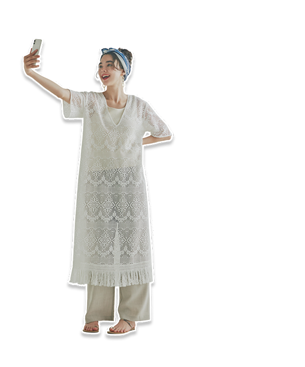ノードセンス特集の「PARIS MOOD」のスタイリングNo.3のN.着用の切抜き全身とエッフェル塔イラスト